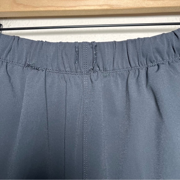 Fabletics Women Shorts Medium Black‎ Pull On Outdoor Hiking Nylon Performance - Picture 3 of 9